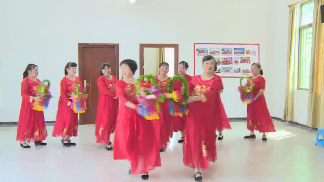 传播文明正能量 “金婚”夫妻：家乡有最浪漫的事 (2).png