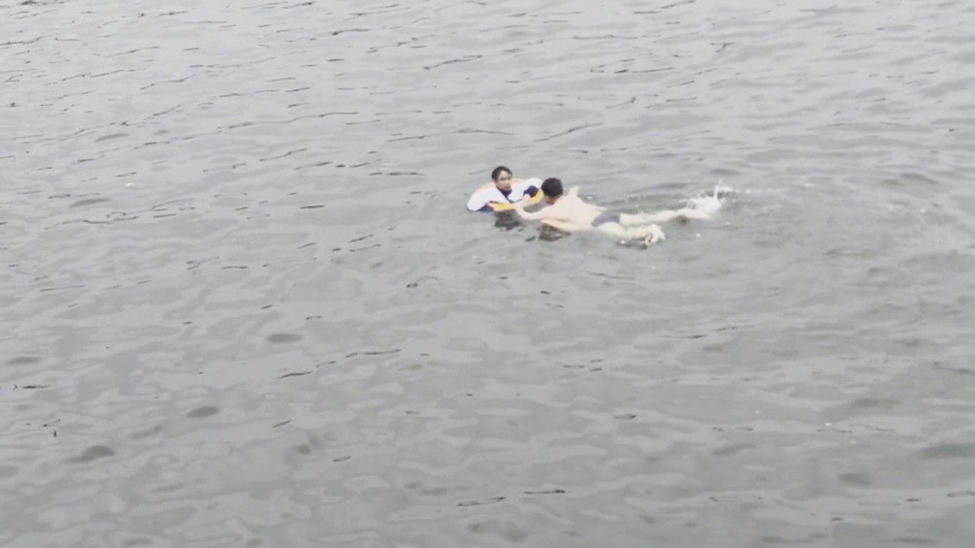 3.13河边救人 (5).png
